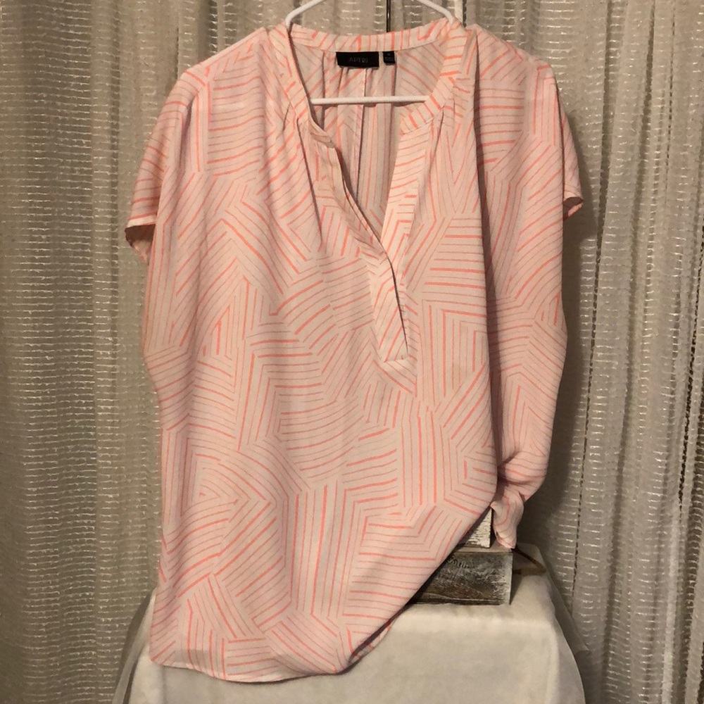 Woman’s size XL Apt. 9 shortsleeved blouse